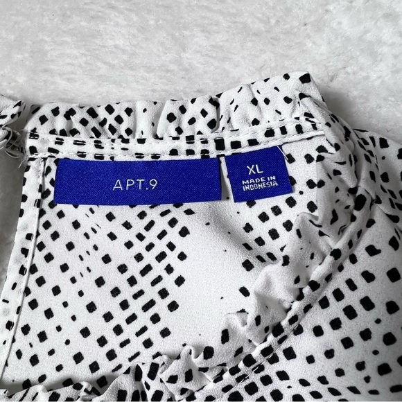 Apt. 9 Black and White Patterned Pleated Blouse - Picture 9 of 11